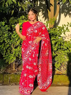 হাফ সিল্ক হ্যান্ডপ্রিন্টেড শাড়ি