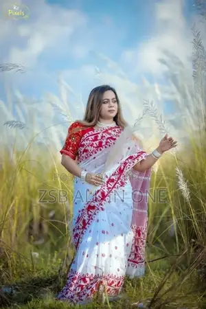 হাফ সিল্ক হ্যান্ডপ্রিন্টেড শাড়ি