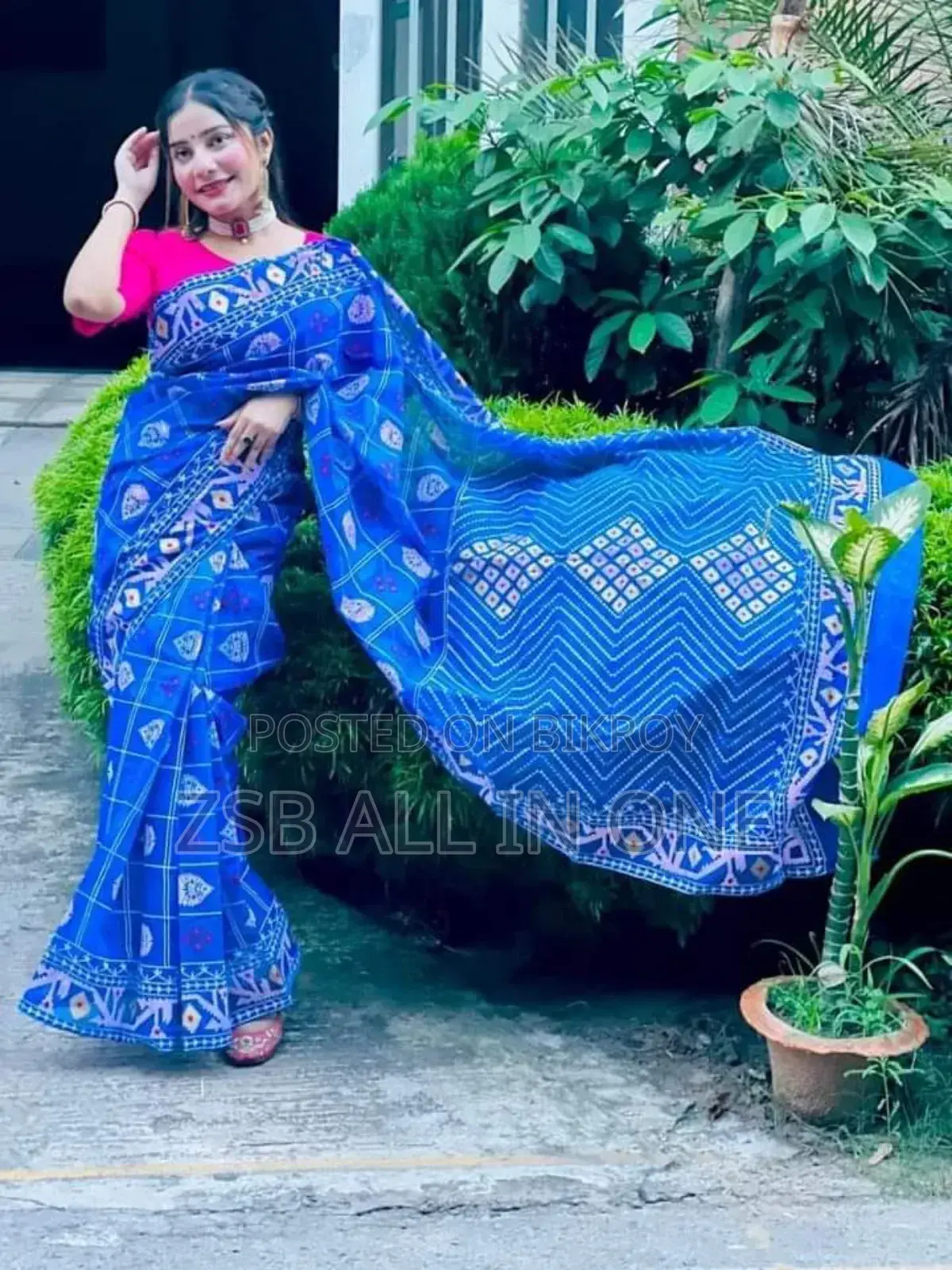 হাফ সিল্ক হ্যান্ডপ্রিন্টেড শাড়ি