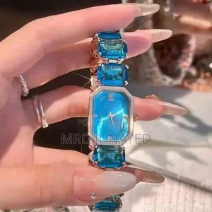 পাথরের চমৎকার ঘড়ি