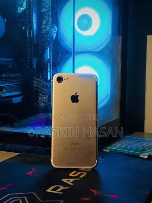 Photo - Apple iPhone 7 128 GB Gold