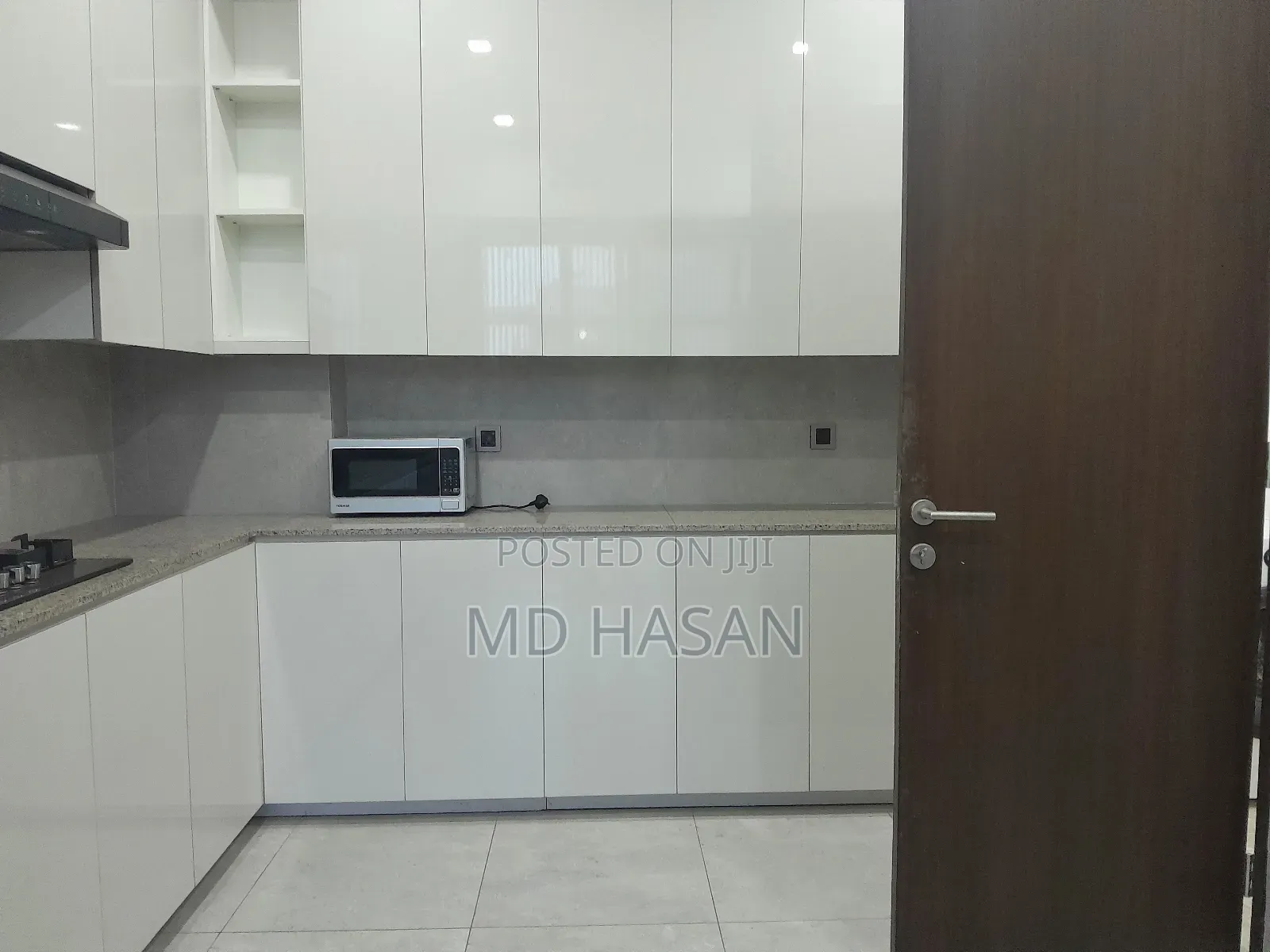 4bdrm Apartment in Semi Furnished for rent