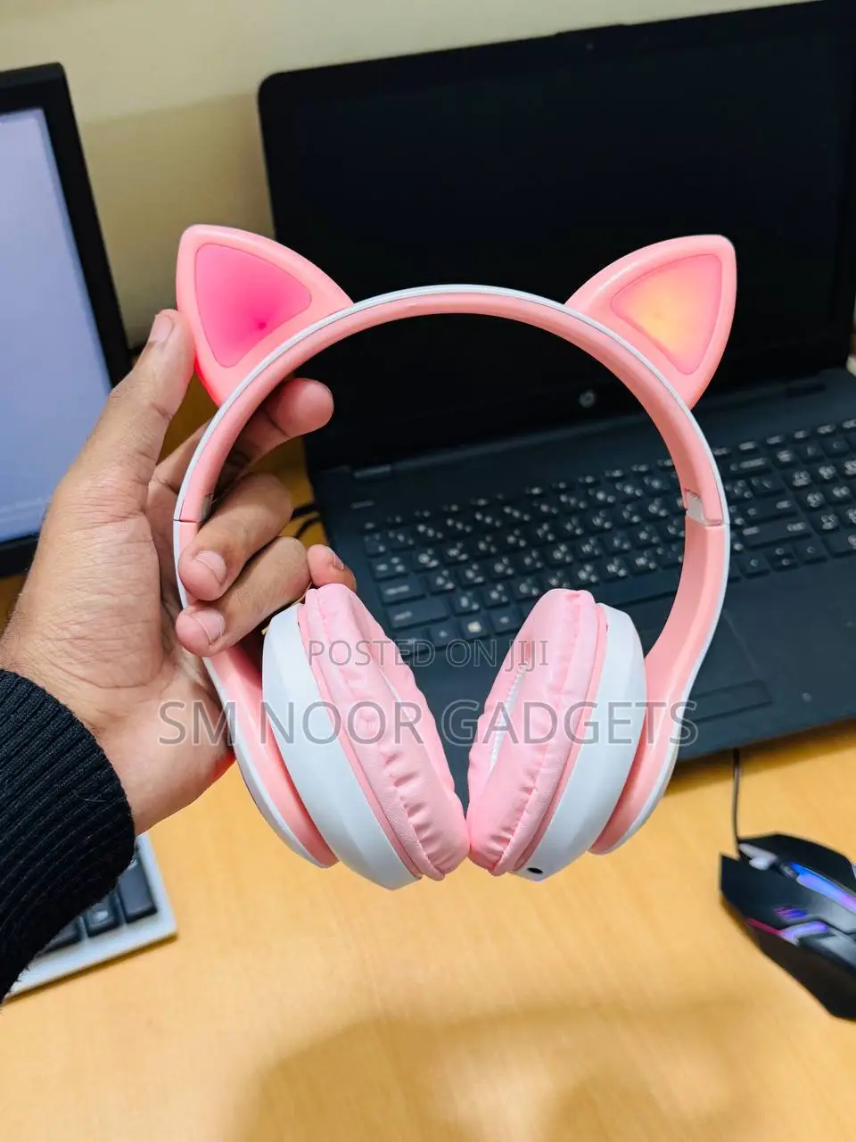 Cat Stn28 Wireless on Ear Headphones