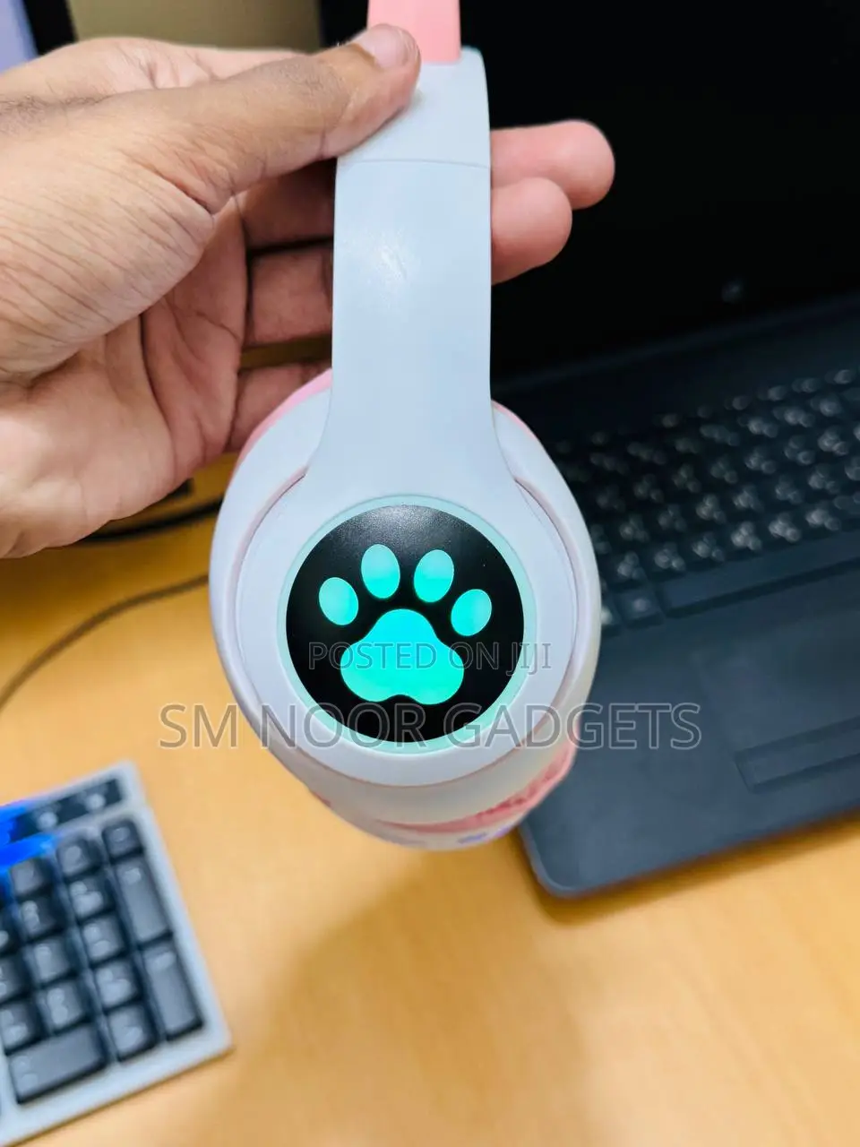 Cat Stn28 Wireless on Ear Headphones