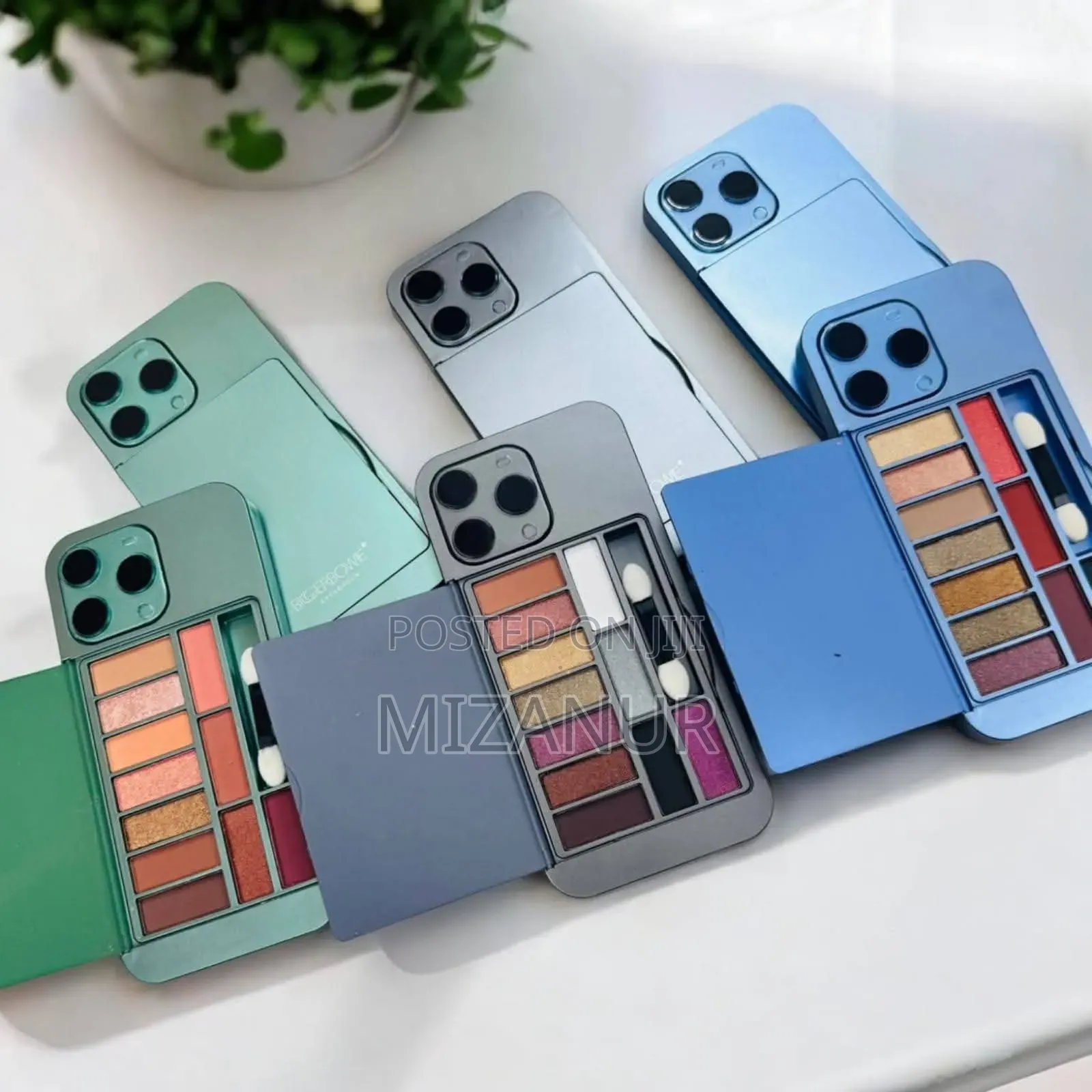 Viral iPhone Eyeshadow Palette