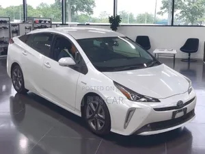 Photo - Toyota Prius 2020 Pearl