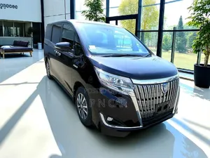 Photo - Toyota Esquire 2020