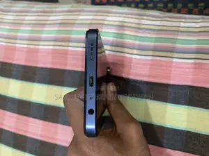 Photo - Realme C33 32 GB Blue