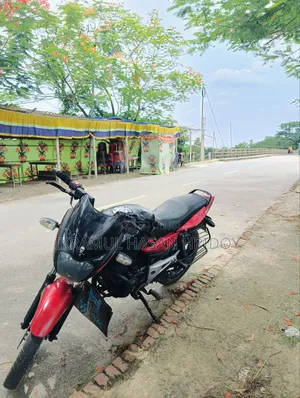 Photo - Bajaj Pulsar 150 2016 Black