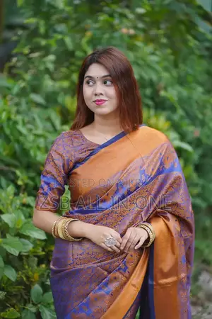 হাই কোয়ালিটি কাঞ্জিভরম সিল্ক শাড়ি দেয়ার ইজ ব্লাউজ পিস।