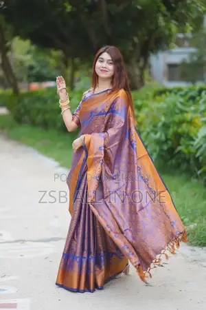 হাই কোয়ালিটি কাঞ্জিভরম সিল্ক শাড়ি দেয়ার ইজ ব্লাউজ পিস।