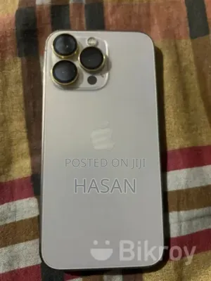 Photo - Apple iPhone 15 Pro Max 256 GB Gold