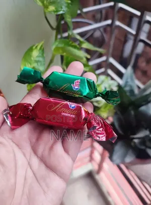 Hi5 Amora Heart Shaped Box