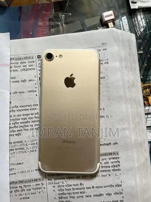 Photo - Apple iPhone 7 32 GB Gold