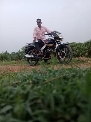 Photo - Mahindra Centuro 2017 Black