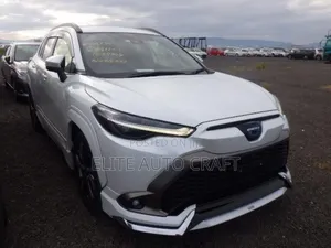 Photo - Toyota Corolla Cross 2020 Pearl