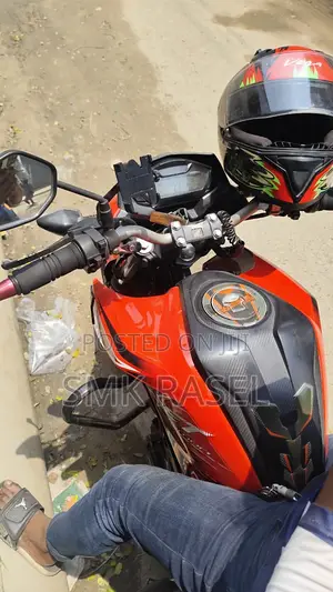Photo - Honda Hornet 2017 Red