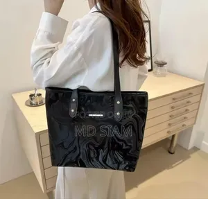 Photo - Luxury Woman Fashion Tote Bag