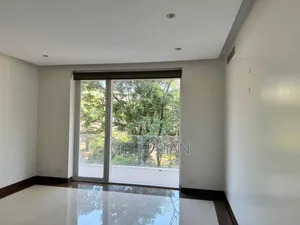 4bdrm Apartment in Semi-Furnished for rent