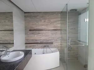 4bdrm Apartment in Semi Furnished for rent