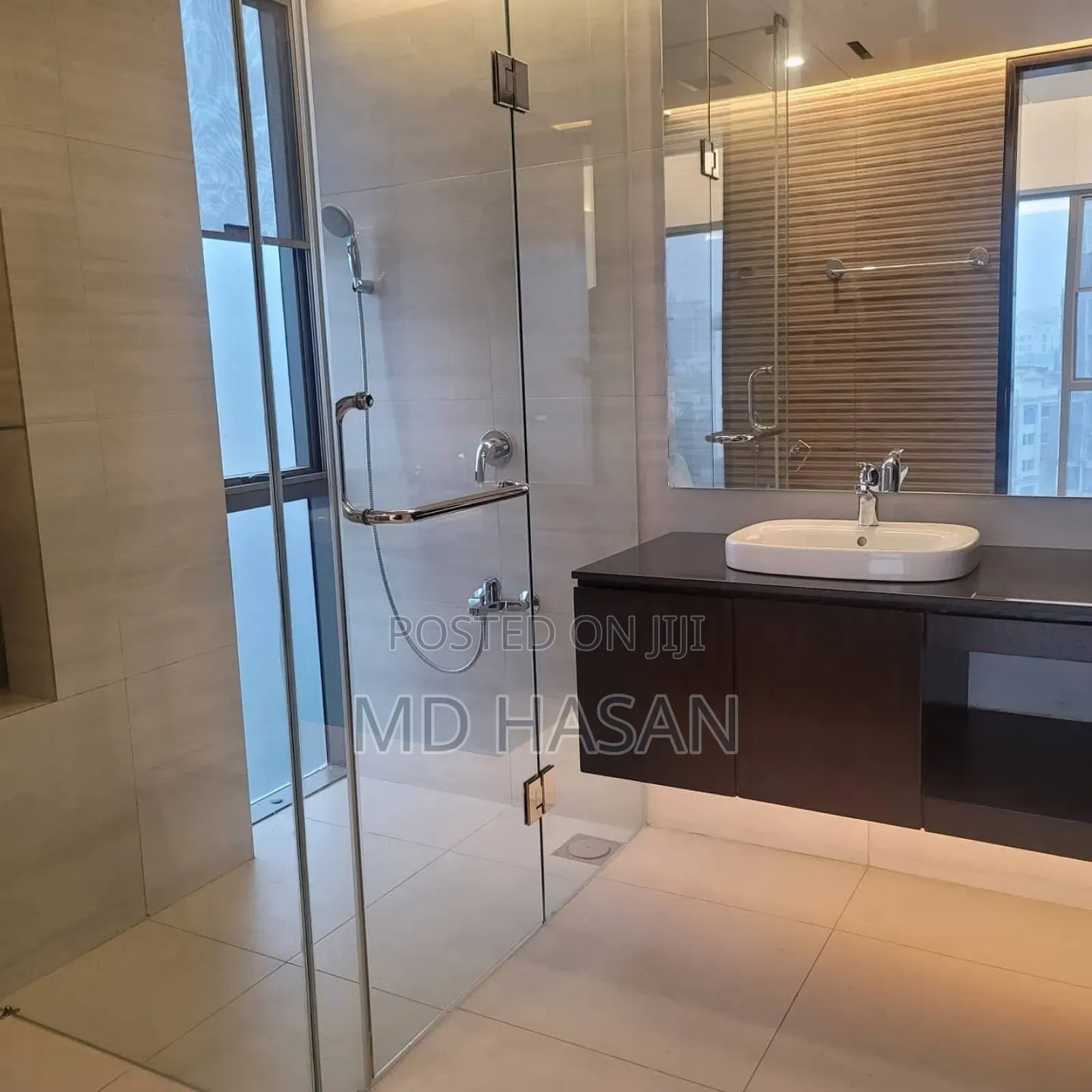 4bdrm Apartment in Semi Furnished for rent