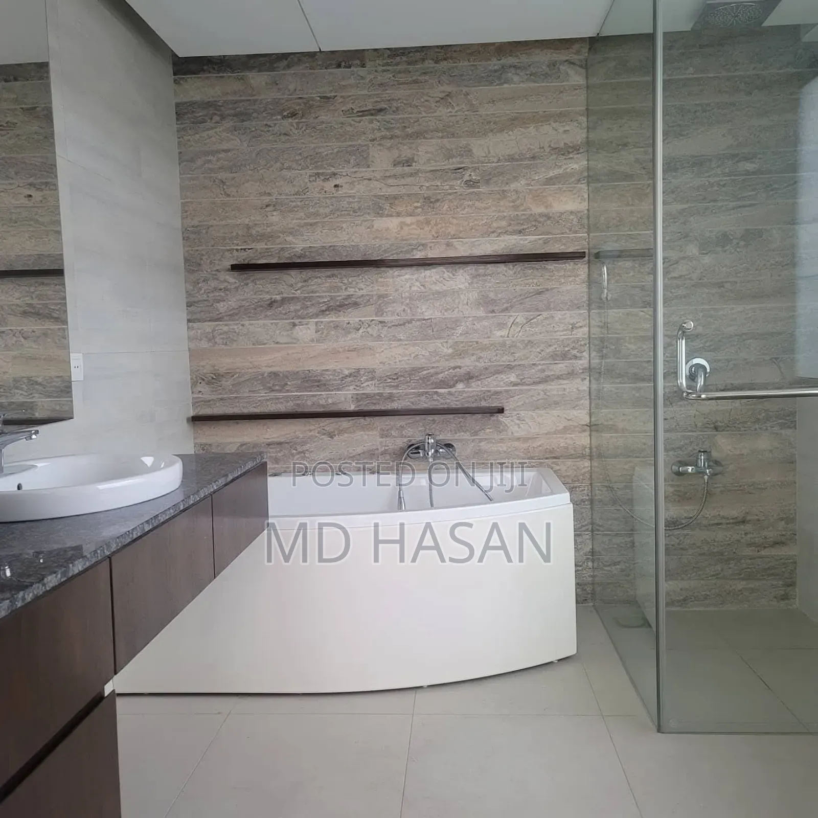 4bdrm Apartment in Semi Furnished for rent