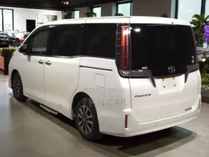 Toyota Esquire 2020 Pearl