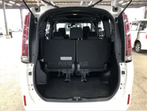 Toyota Esquire 2020 Pearl