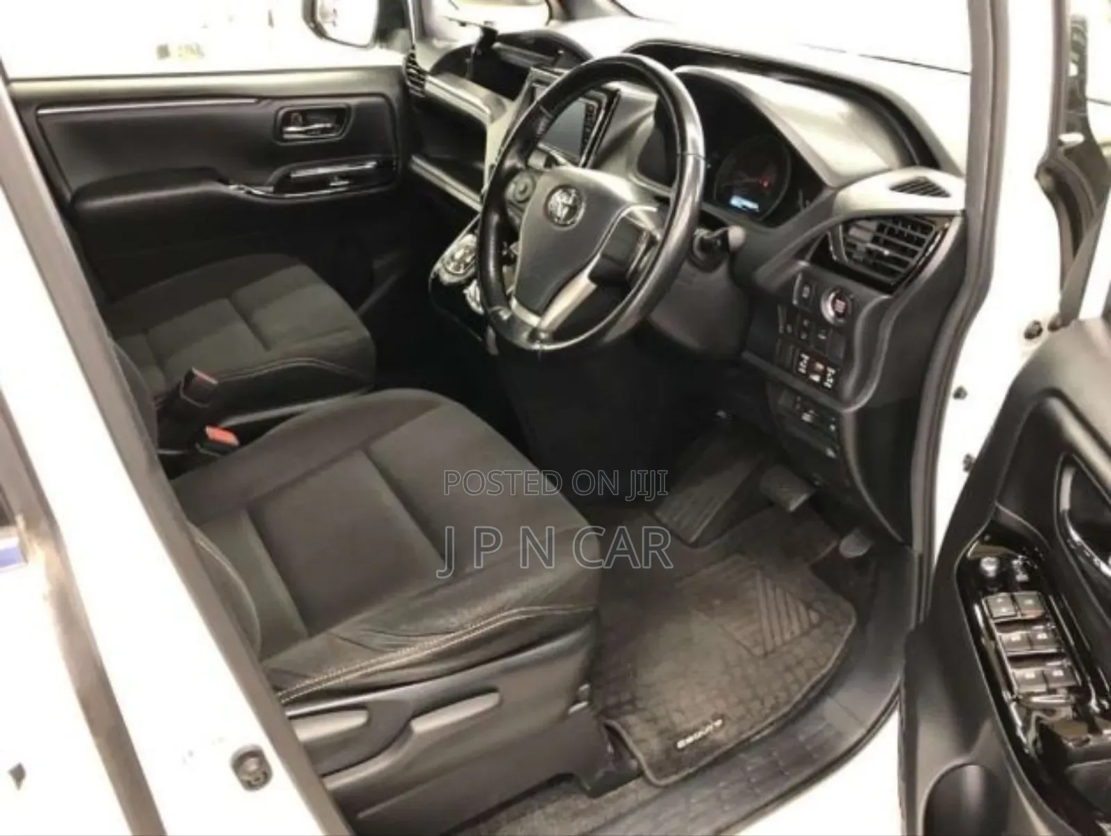 Toyota Esquire 2020 Pearl