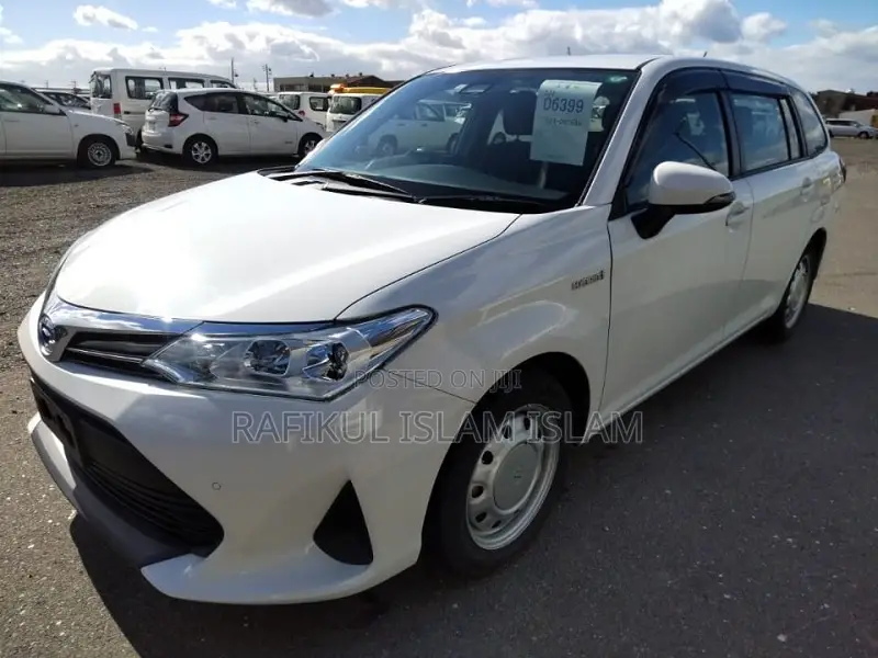Toyota Corolla Fielder 1.5 Hybrid FWD 2020 White