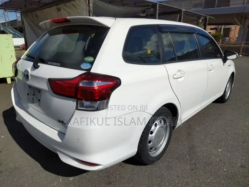 Toyota Corolla Fielder 1.5 Hybrid FWD 2020 White