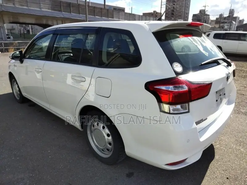 Toyota Corolla Fielder 1.5 Hybrid FWD 2020 White