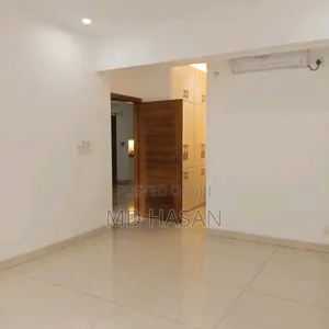 3bdrm Apartment in Semi Furnished for rent