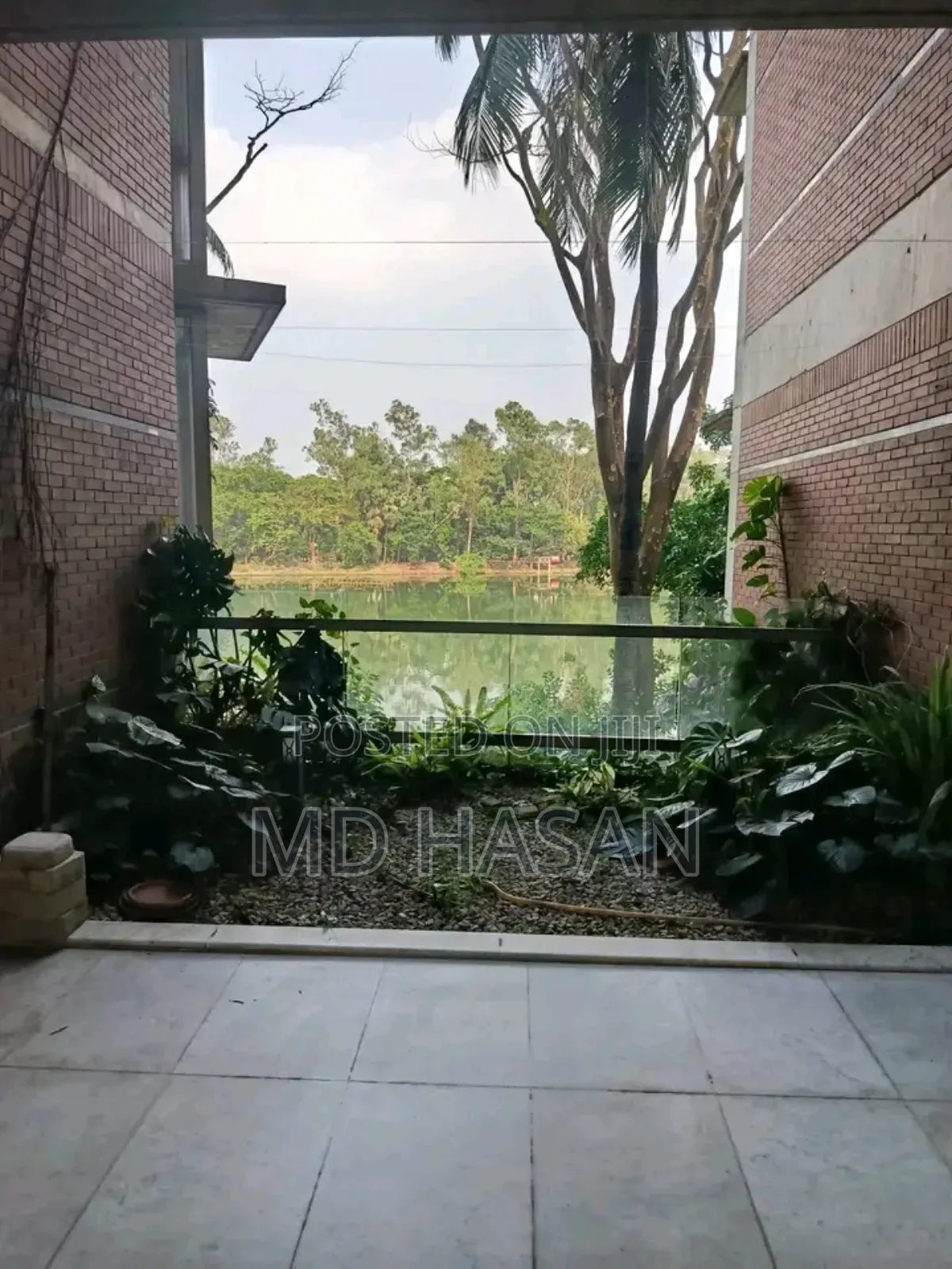 4bdrm Apartment in Semi Furnished Flat for rent