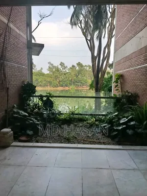 4bdrm Apartment in Semi Furnished Flat for rent