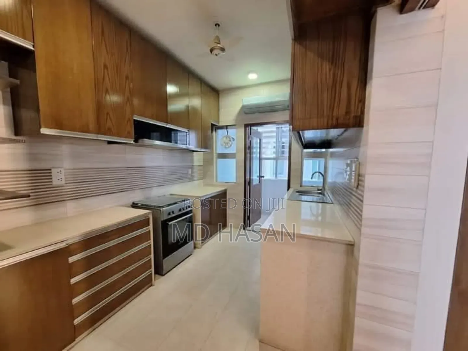 4bdrm Apartment in Semi Furnished for rent