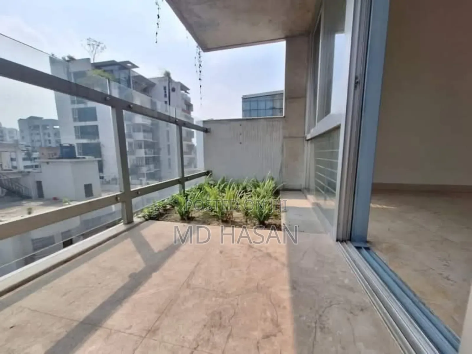 4bdrm Apartment in Semi Furnished for rent