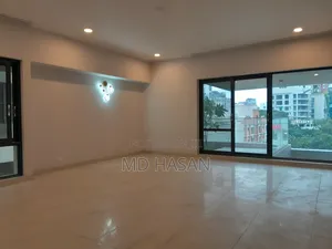 4bdrm Apartment in Semi Furnished for rent