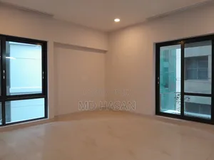 4bdrm Apartment in Semi Furnished for rent