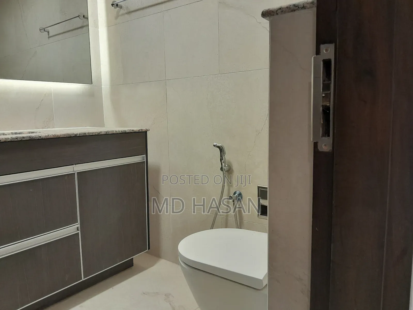 4bdrm Apartment in Semi Furnished for rent