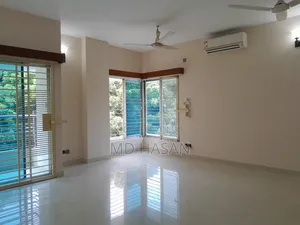 4bdrm Apartment in Semi Furnished for rent