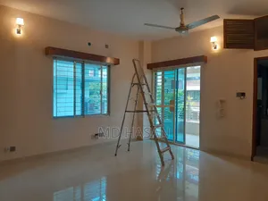 4bdrm Apartment in Semi Furnished for rent