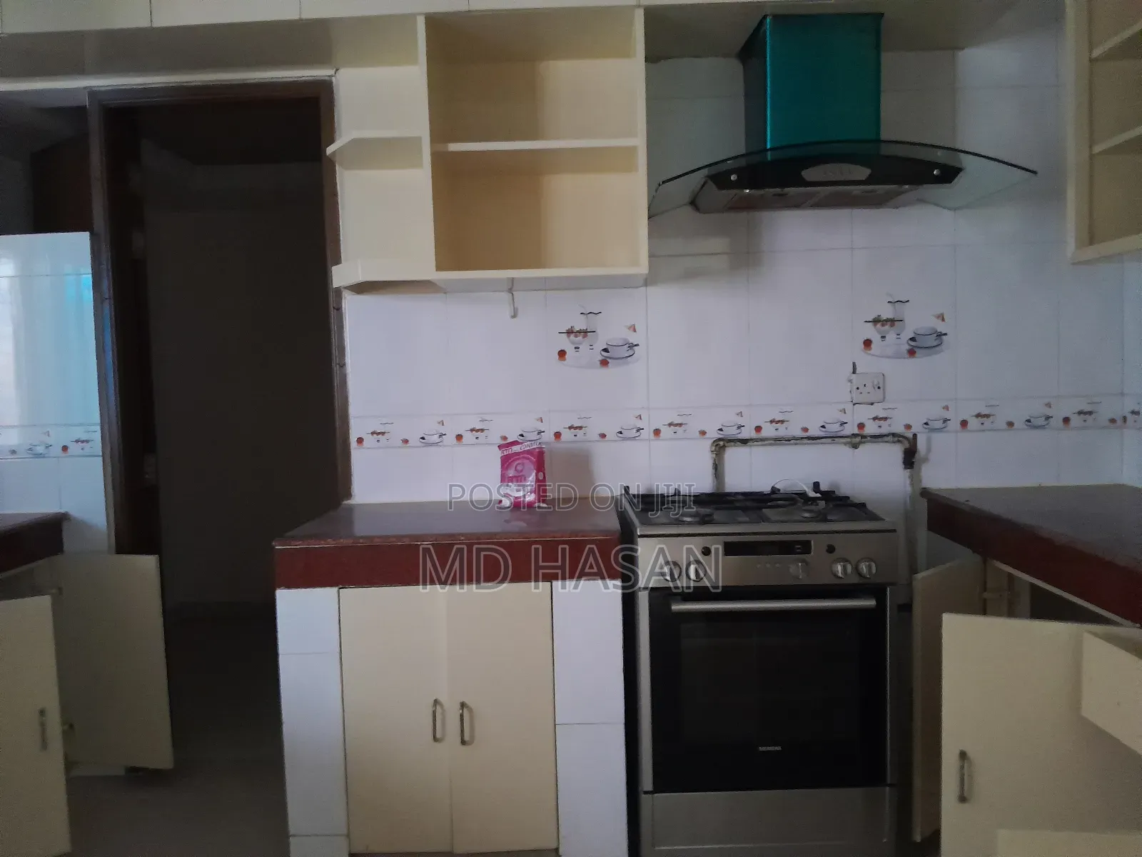 4bdrm Apartment in Semi Furnished for rent