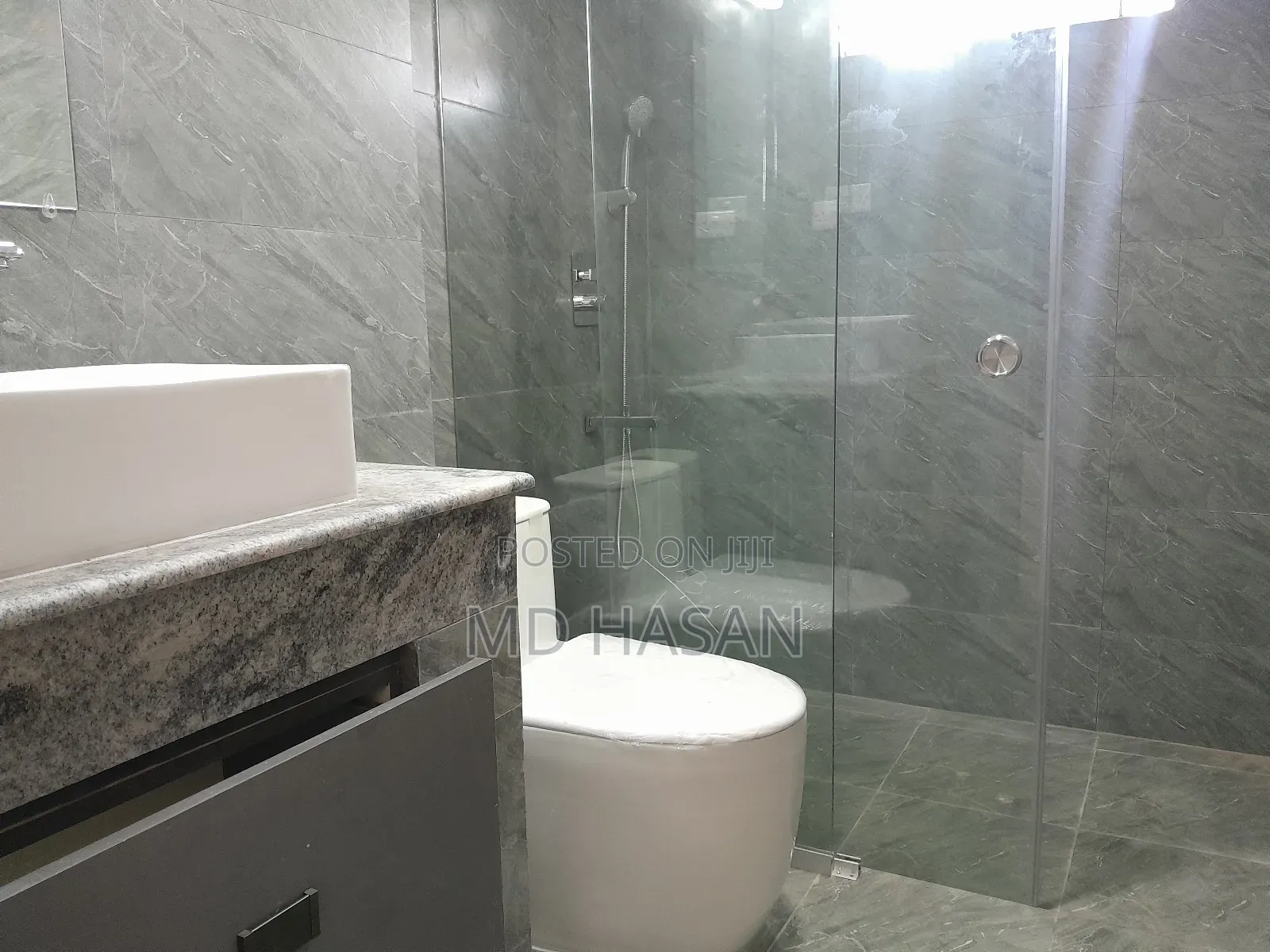 4bdrm Apartment in Semi Furnished for rent