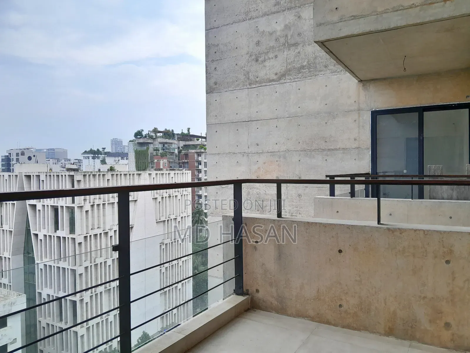 4bdrm Apartment in Semi Furnished for rent