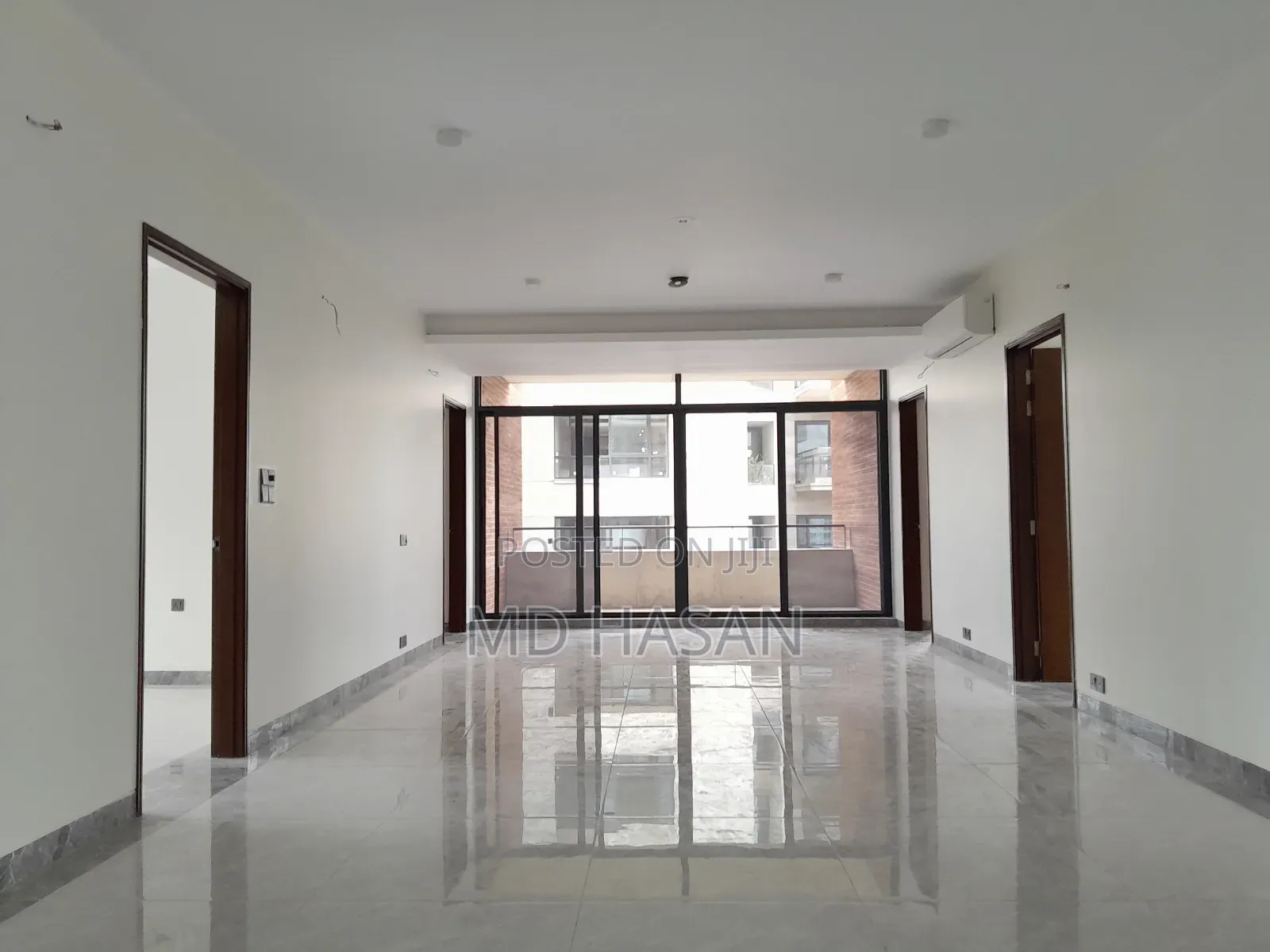4bdrm Apartment in Semi Furnished for rent