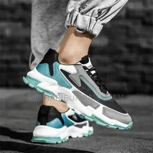 Men"S Sports Shoe Made in China Premi