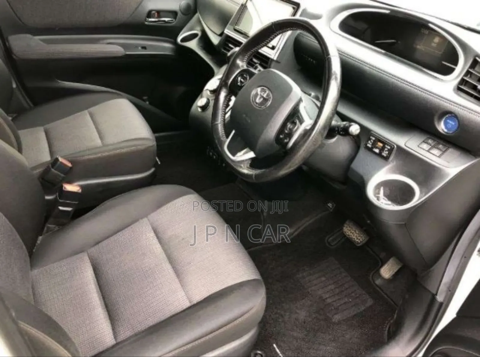 Toyota Sienta 1.5 Hybrid FWD 2020 Pearl