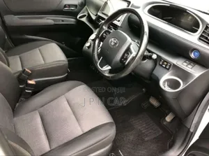 Toyota Sienta 1.5 Hybrid FWD 2020 Pearl