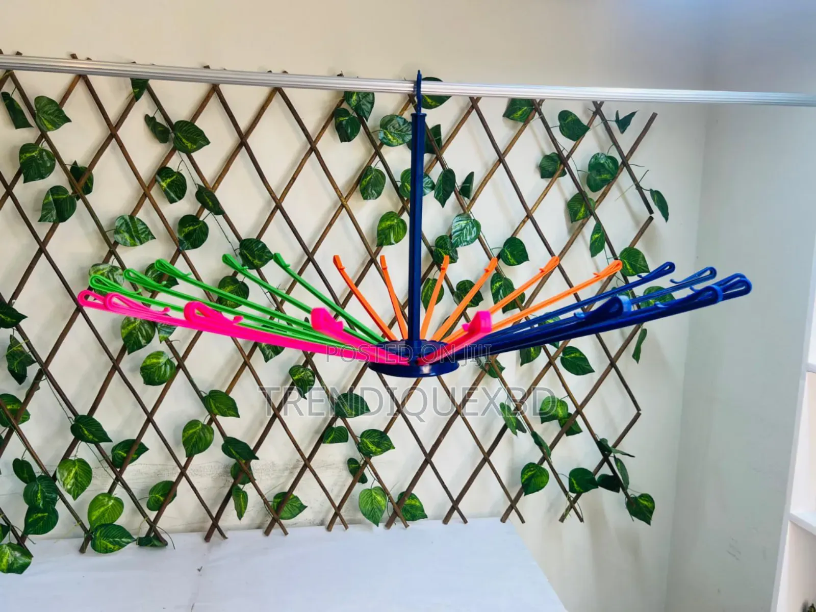 360° Rotating Umbrella Style Clothes Hanger With 20 Clips